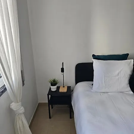 Faro Central Stay דירה